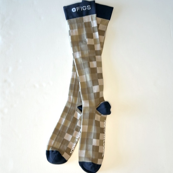 FIGS New Checks Compression Socks 100% AWESOME Small Tan Navy Blue White - Picture 1 of 4